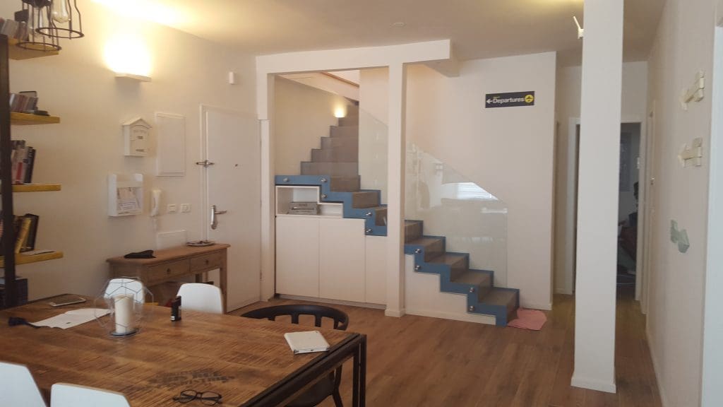 מדרגות מעוצבות לסלון