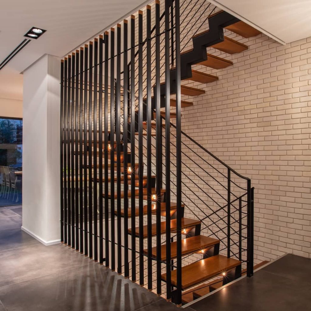 מדרגות ומעקות